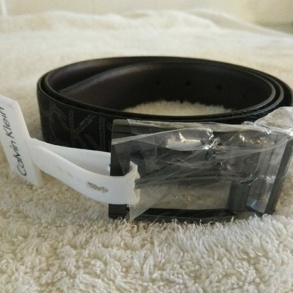 CALVIN KLEIN MEN'S TWIST REVERSIBLE LEATHER BELT - Picture 2 of 8